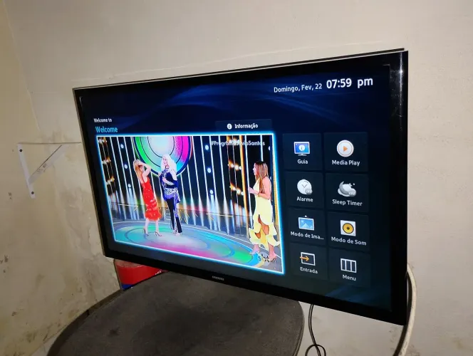 Excelente oportunidade! Tv Samsung 32 pol. NÃO É SMART.