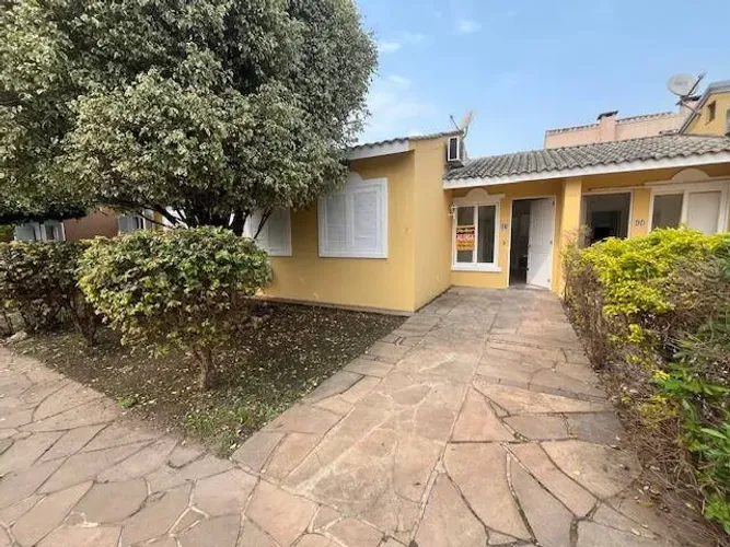 Casa em Condomínio Fechado com 3 Dormitórios e 2 Vagas