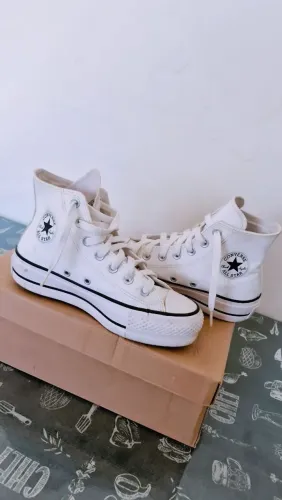Tênis cano alto branco da Converse All Star 35