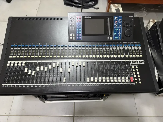 Mesa de som Yamaha LS9-32