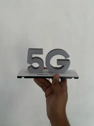 Letreiro Decorativo 5G com Base - Ótimo Estado | Venda Rápida