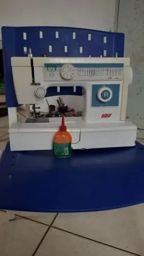 VENDO MÁQUINA DE COSTURA ZIG ZAG FUNCIONANDO 