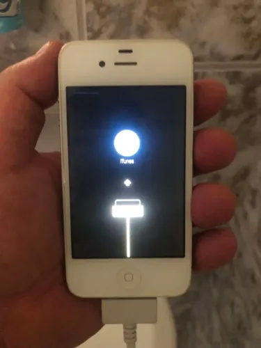 Iphone 4 para usar ou colecionadores ligando