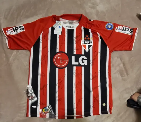 Camisa autografada do São Paulo FC - Comemorativa ao Hexacampeonato Brasileiro, 2009.