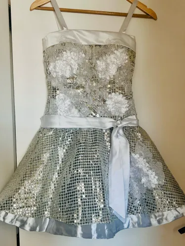 Lindo vestido prata