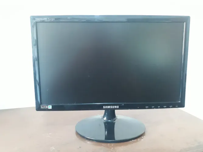 Monitor samsumg de 19 polegadas para PC e notebook. OBS: É SEM O CABO VGA E DE ENERGIA