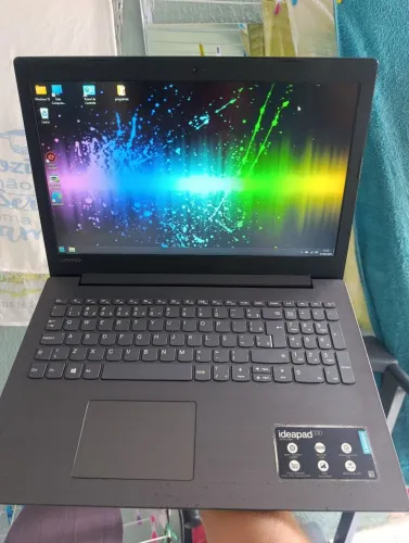 Notebook Lenovo com SSD de 240 gigas, 4 gigas de RAM ddr4, bateria excelente, carregador