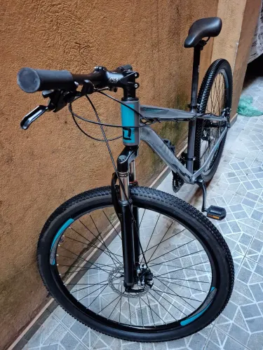 Vendo essa bike seminova toda original 