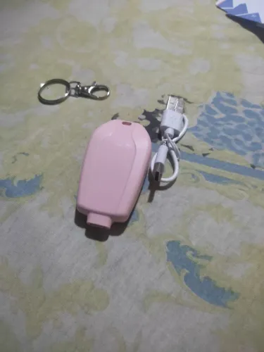 Vende-se carregador portátil de tipo chaveiro com entrada de iPhone 