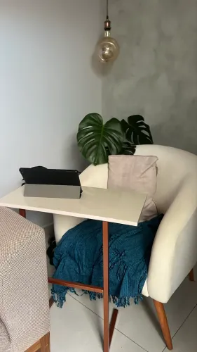 Poltrona + mesa de note + planta