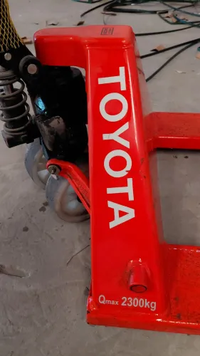 Paleteira Toyota - 2.300 Kg