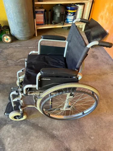 Vendo cadeiras de rodas dobrável, marca Ottobock para até 80 kilos