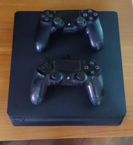 PS4 Slim + 2 Controles + 3 Jogos Originais - Tenho Nota Fiscal