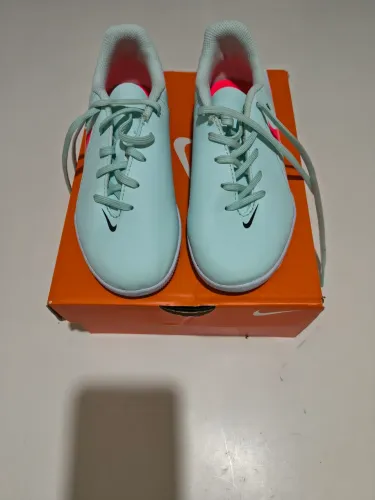Chuteira futsal Nike Phantom