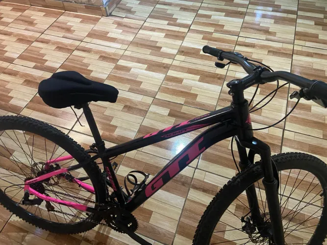 Bike Feminina Aro 29 - Quadro 15.5 - Ótimo Estado