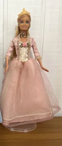 Barbie Anneliese a princesa e a plebeia