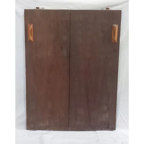 Porta pequena de correr de madeira angelim. Largura 70 x Altura 90 cm.