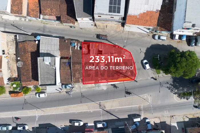 Terreno comercial de 233,11m² à venda na Avenida Juracy Magalhães em Santo Antônio de Jesu