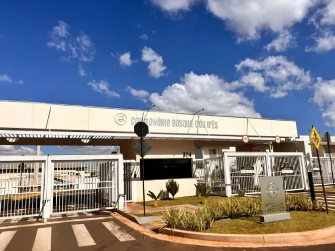 Casa para Aluguel em Condomínio Fechado | 3 quartos