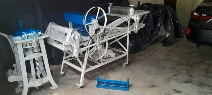 Máquina cortadeira/bolacha e Divisora