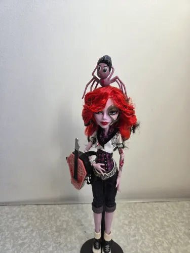 Operetta Básica W1 - Monster high