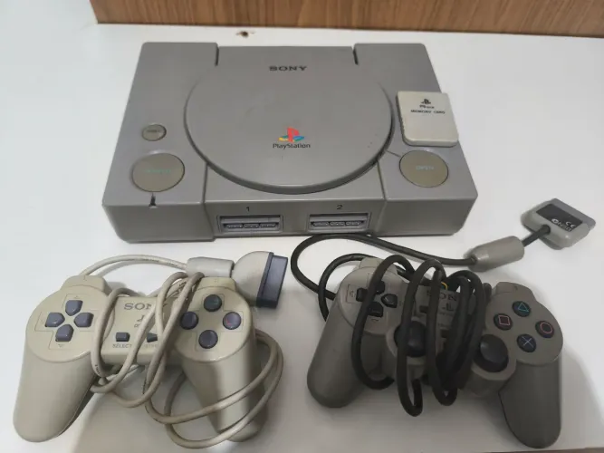 Vendo PlayStation 1 Tijolão