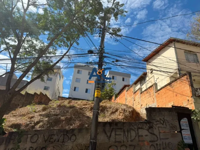 Lote com 360m² no bairro Ouro Preto