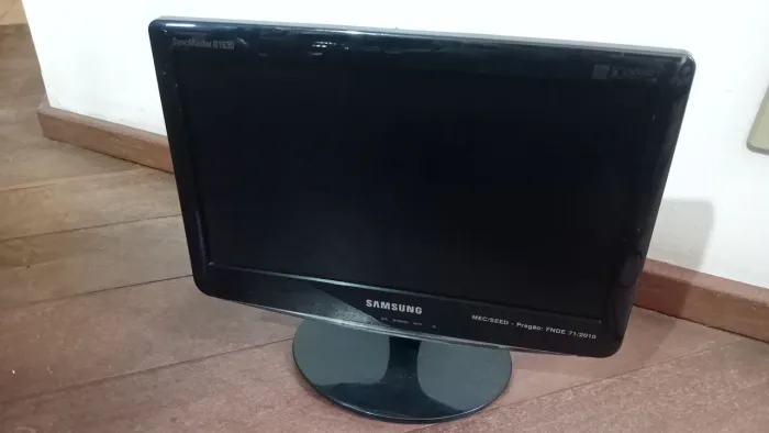 Monitor com detalhe