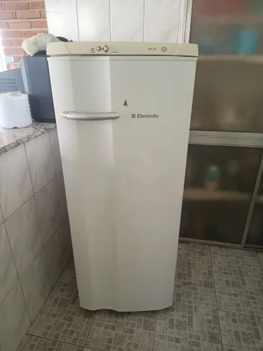 Geladeira Eletrolux RE 28 SUPER
