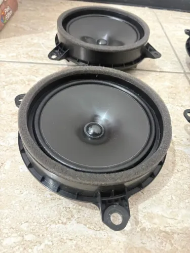 4 Alto Falantes Originais Yaris 2024 - PARA VENDER LOGO 