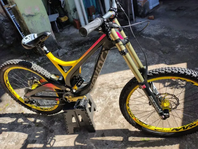 Devinci Wilson Carbon Downhill