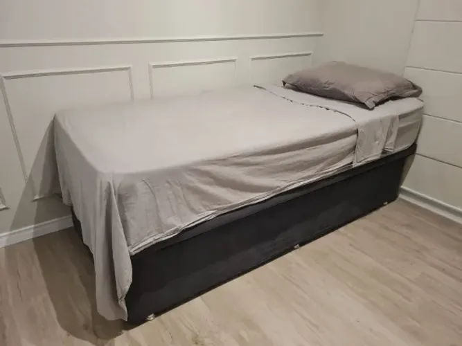 Cama de Solteiro Completa: Colchão + Base Baú + Kit Enxoval