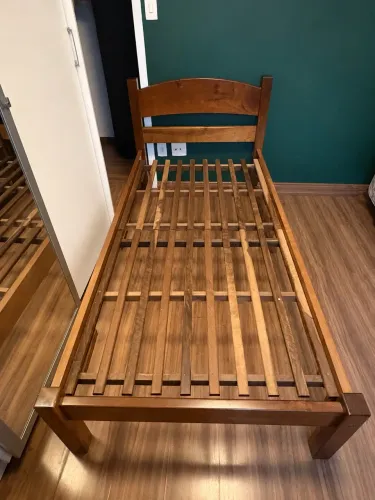 Cama de Solteiro em Madeira Maciça (2 unidades disponíveis)