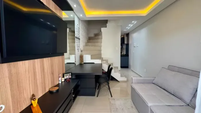 Sobrado pronto para morar ou investir para alugar no Jardim Iririú!