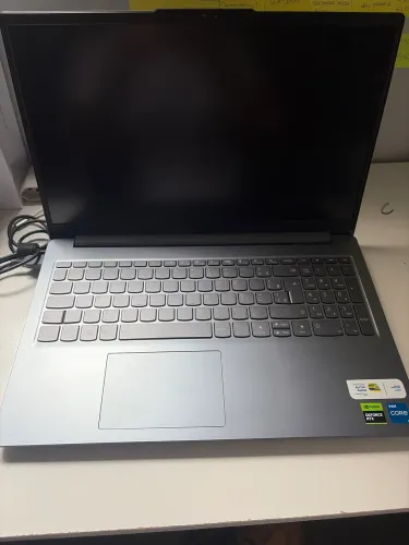 Notebook Gamer Lenovo LOQ-e Intel Core i5 16GB RAM 512GB GeForce RTX 3050 15.6" W11