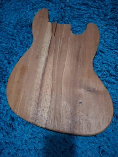 Corpo de baixo jazz bass em cedro
