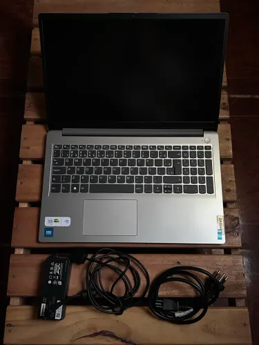 Notebook semi novo