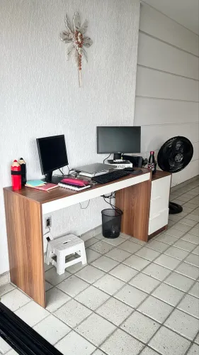 Mesa de estudos / computador