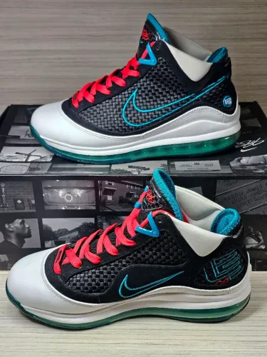 Nike LeBron 7 Retro QS "Red Carpet" tamanho 40