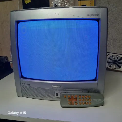 Vendo essa ? da sempre tochiba de 14 polegadas funcionando tudo tem o controle 