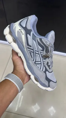  Asics 