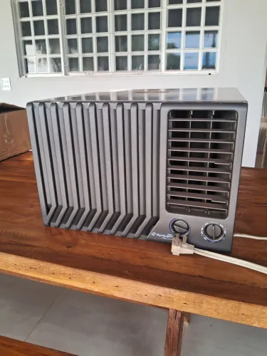 Ar de Janela Springer 7500 BTUs 220V - Quarto Pequeno