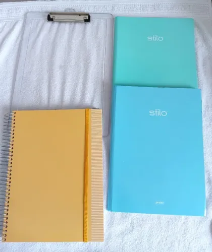 Kit 3 Cadernos Capa Dura + Prancheta A4
