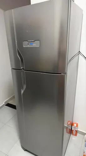 Vendo geladeira Eletrolux inox impecável, a retirar