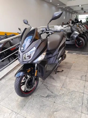 Moto Dafra Cruisym - 150