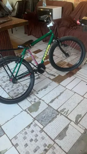 Vendese bicicleta montadinha aro 26 ou troco em play 4 !