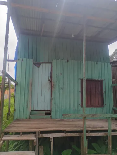 Casa de madeira bem espaçosa 