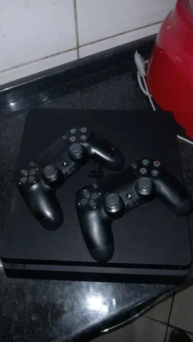 Vendo ps4 slim 1tb, 2 manetes originais (com garantia)
