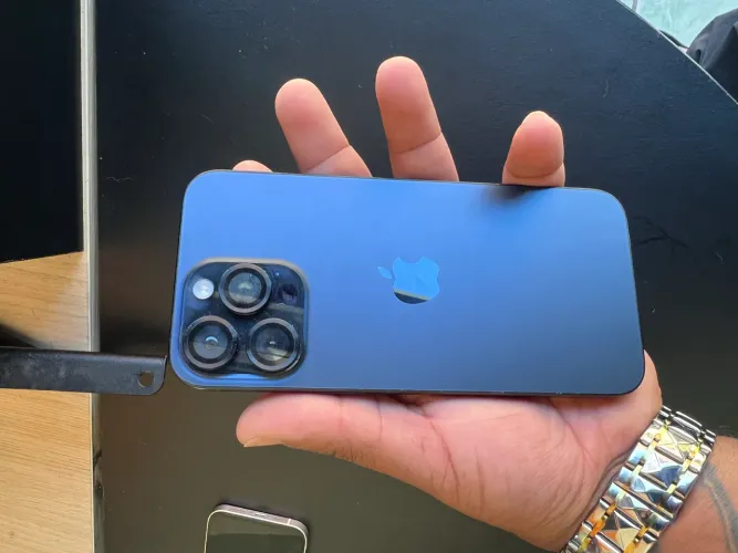 ?iPhone 15 Pro Max 256GB - Estado de Novo?