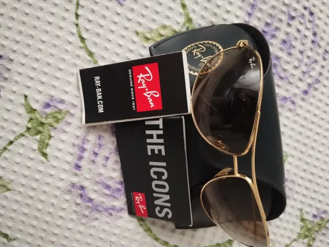 Óculos Rayban, pouquíssimo usado, embalagem original.